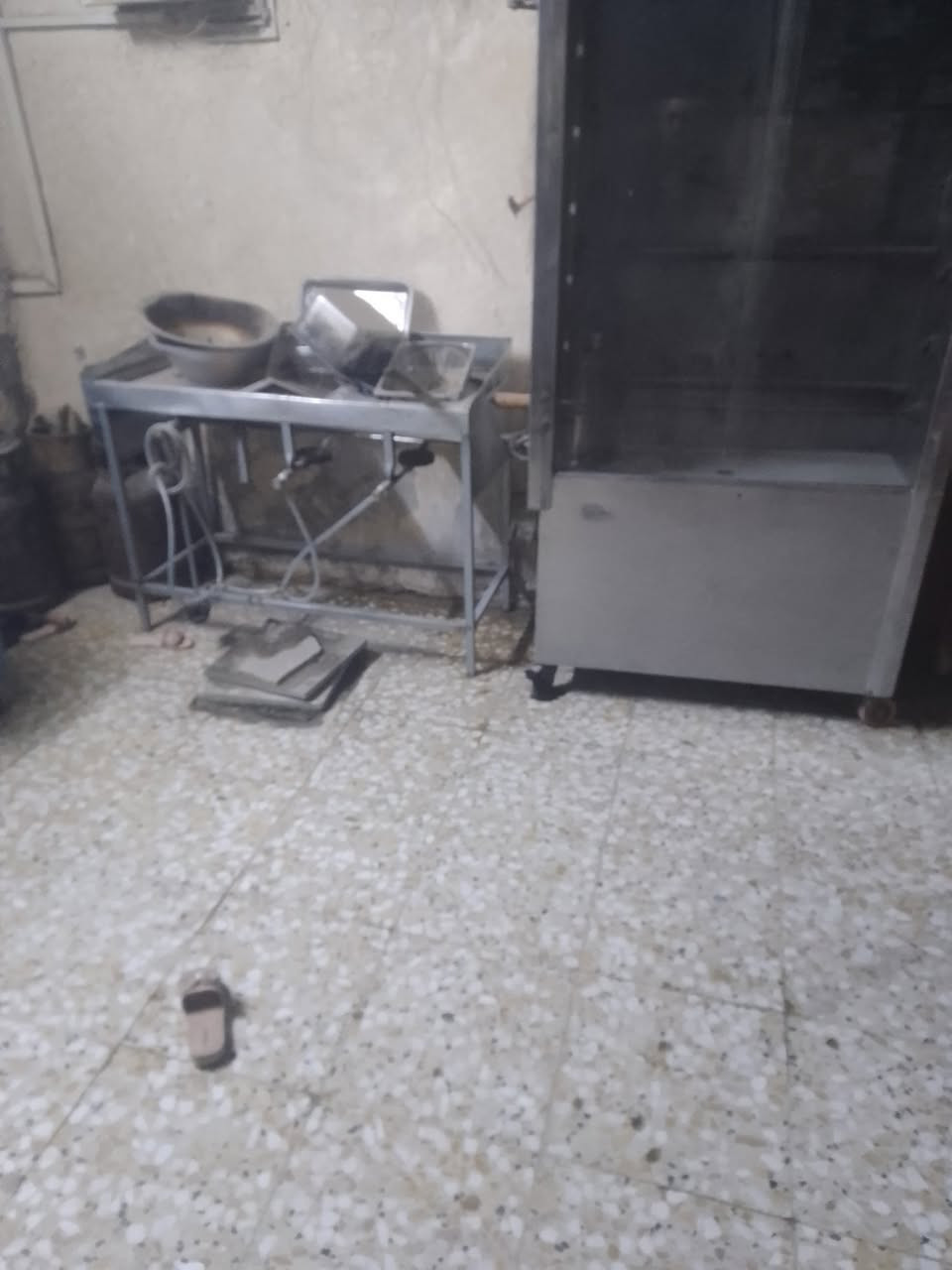 غراض مطعم كامله نصيفه جدآ
السعر كل الأغراض ب مليون وميه العنوان بغداد ***********
