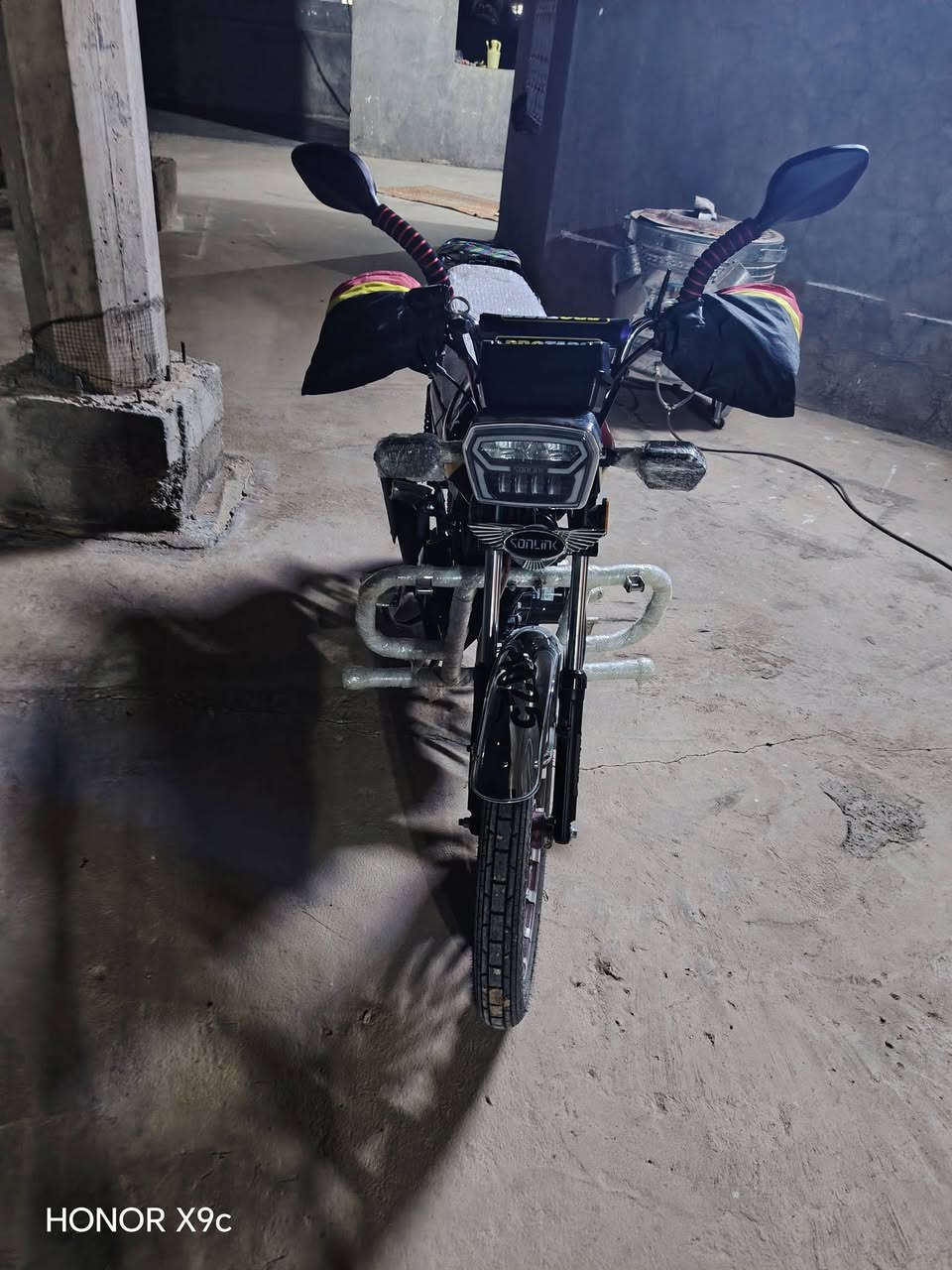 السلام عليكم خوان دراجه سولنك محرك 200موديل 25البيع او مراوس حسب القناعه سويجات 2بصمات ثنين *********** مرخصت لادمن مكان قضاء رمانه
