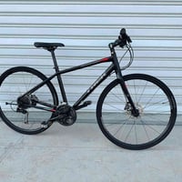 للبيع بايك تريك ( Trek fx 3 ) ماشة كاربون    اللون اسود طافي السستم بل...