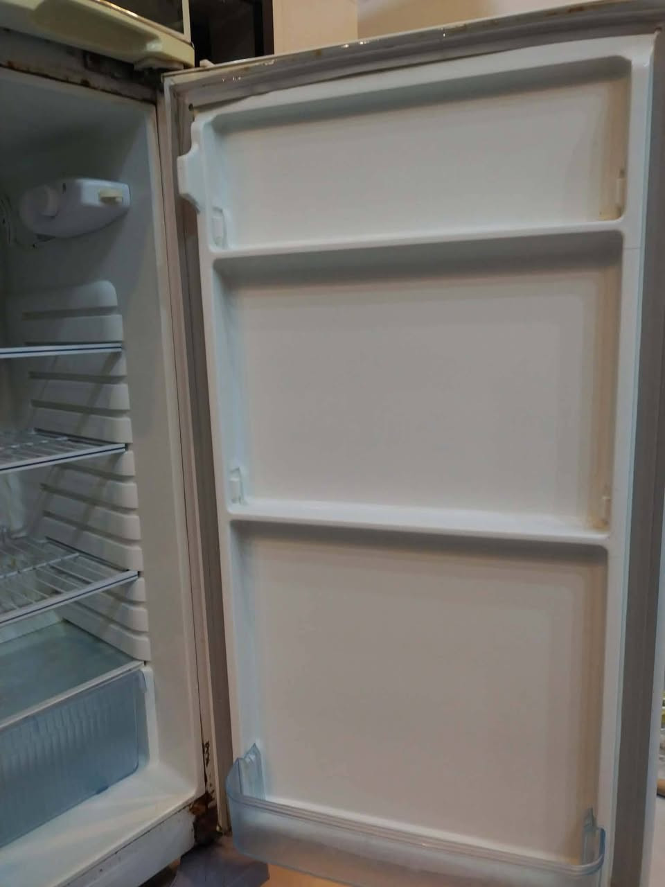 ثلاجه نظيفه السعر 125الف
وبيها مجال اتصل عالرقم
‏‪***********‬‏
