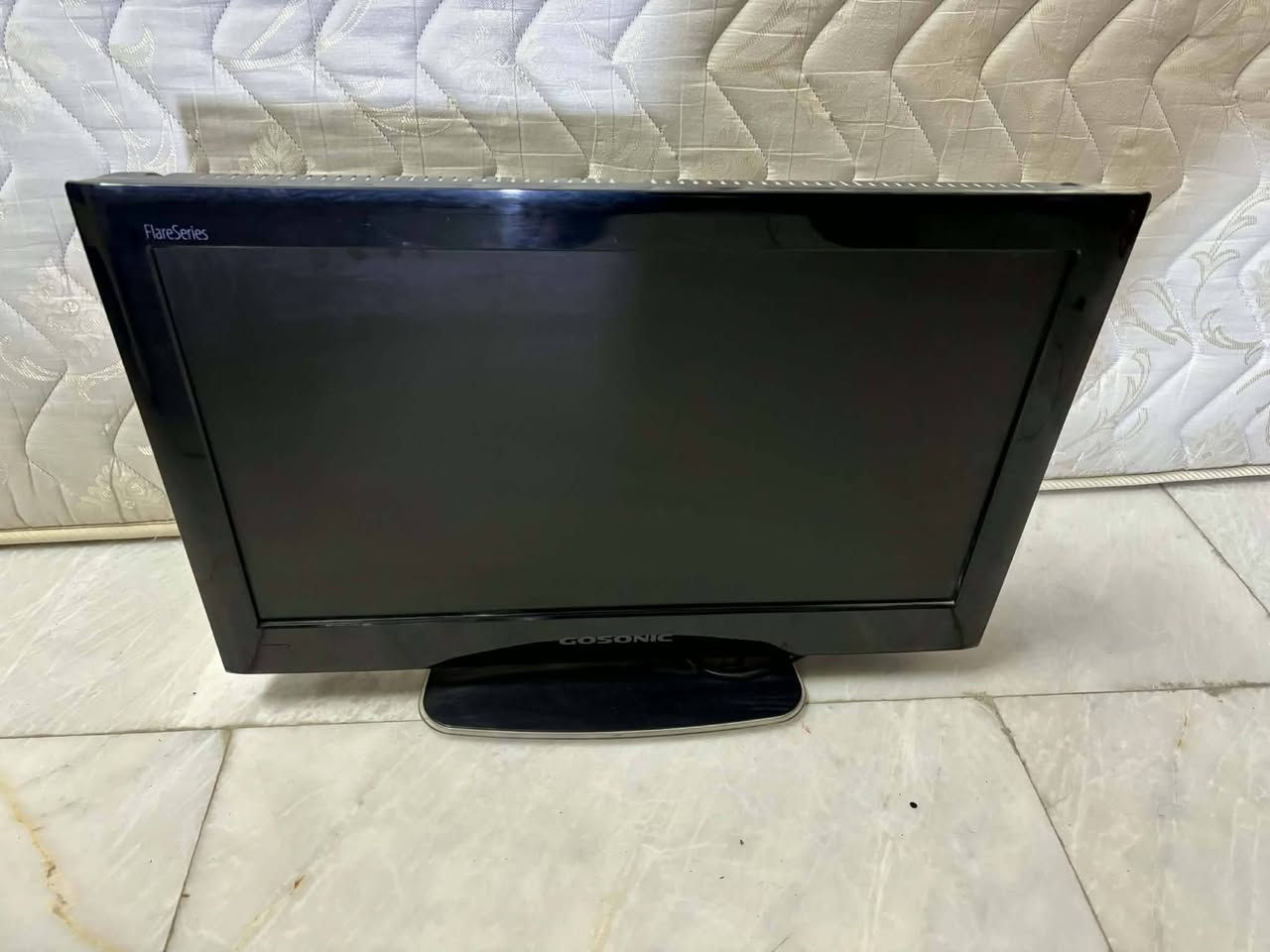 ***********
قيم واخذ وياريت واحد ياخذهن كلهن يراعو بسعر
بردات دوشك شاشات عدد ٣ 
طاوله وسطيه غساله صوبات الاصلي 
عنوان بغداد البلديات
