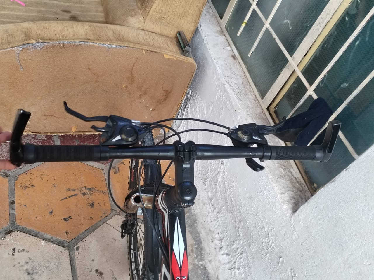 السلام عليكم شباب اخواني بايسكل امانت الله ما اعرف اسمه البايسكل مال صديقي حجم هم ما اعرفه الله شاهد علي بايسكل نضافه70٪ تايرات جدد بريكات امامي خلفي شغال بايسكل والله تاخذه مني تدعيلي صديقي يريد يبيعه لان حتاج فلوس يشتري دراجه بايسكل نضيف حيل امانت الله رقم*********** متواجد واتس واتصال
