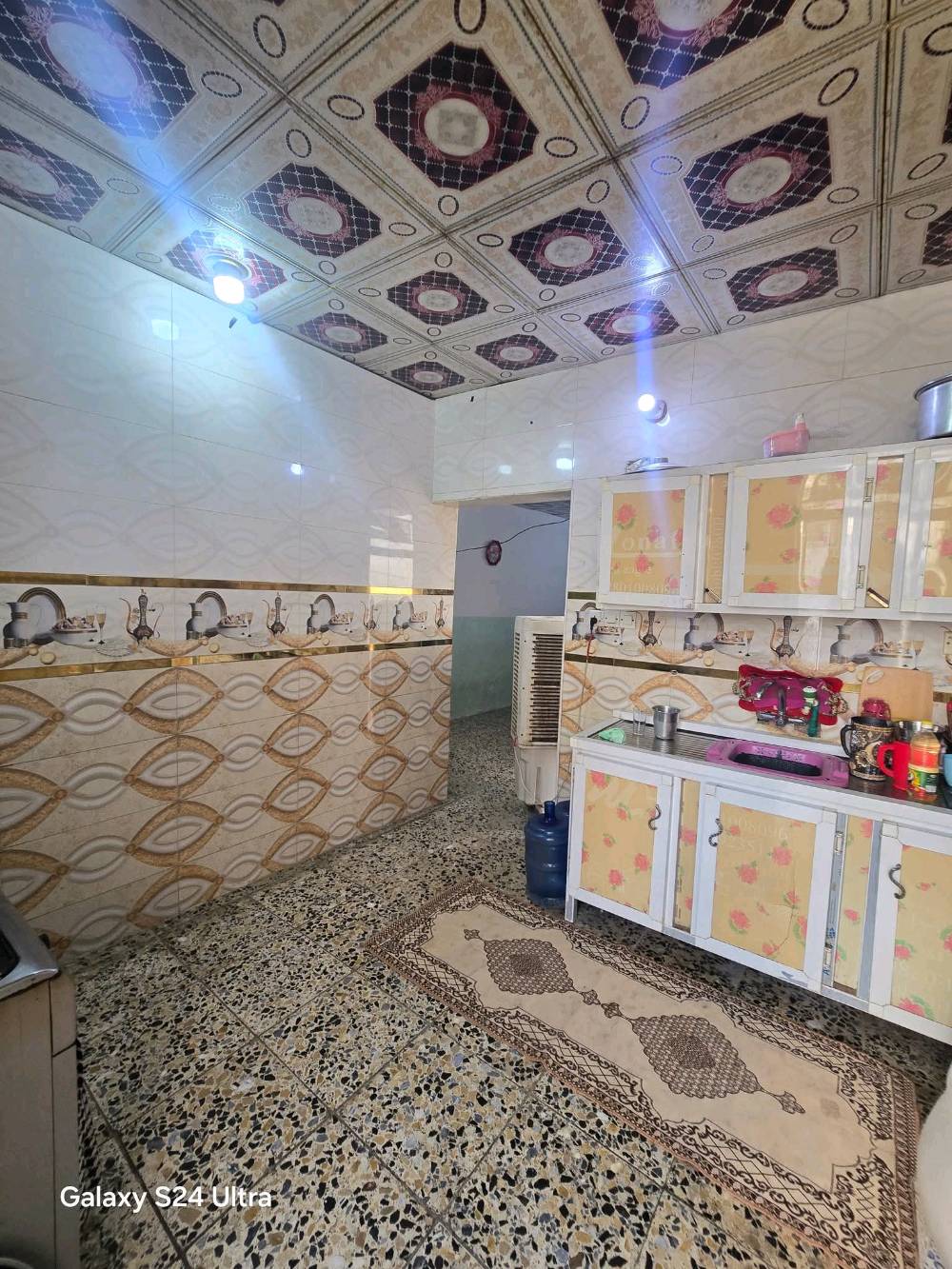  المســــاحة⚜️  100 متر 

الواجهه 5 النزال 20

طابو زراعي وقرار محكمة 🪐

العنــــوان ⚜️  النجف الاشرف // 
 البيت مقابل المطار باب الخروج وتنزل مسافه 200 متر

         🔆  الــتـــفـــــاصـيــــل  🔆
الـبـنـاء  بلوك  درجة أولى 

(( طـــابق واحد)) يحــتوي علئ   استقبال +غرفه  نوم+ صاله+ +مطبخ +صحيات داخليه وخارجية 🏘️ +مكشوفه

البيت تجعيب طابوك وعكاده السكف 
البيت كله سيراميك +كاشي درجه اولى ابو الأربعين 
البيت مصبوغ داخل وخارج 
+ماء +كهرباء 

🔱الــســعـــر  البيت //25مليون مع المجال البسيط

                 
     استفسار اتصل ع هذا رقم ✅***********