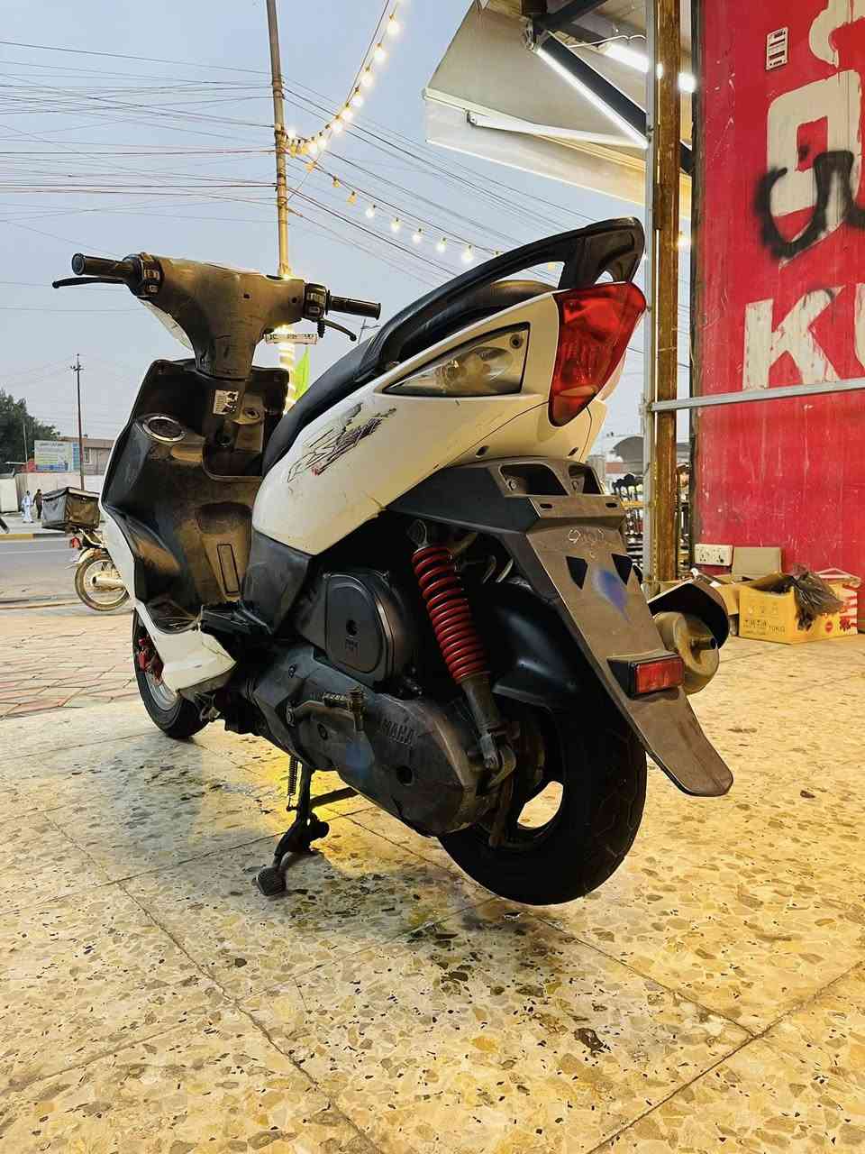 سعرها 650 وبيها مجال 
ماكس مضلع 2009 شلعة ومعدل 
مكينة ما مفتوحة على البلاد وشرط الفحص وين ما يعجبك تفحص افحص وخرسة الدراجة 
وكلها مختمة منطول الطول 
كله شغاله اي نقص ما بيها 
سلف كهربائيات منطول الطول كلهن شغالات 
دراجة حلوه ونضيفة وكاملة مكملة 
العنوان/بغداد / البلديات مجاور جامع سيد صلاح 
اتصل : ***********
