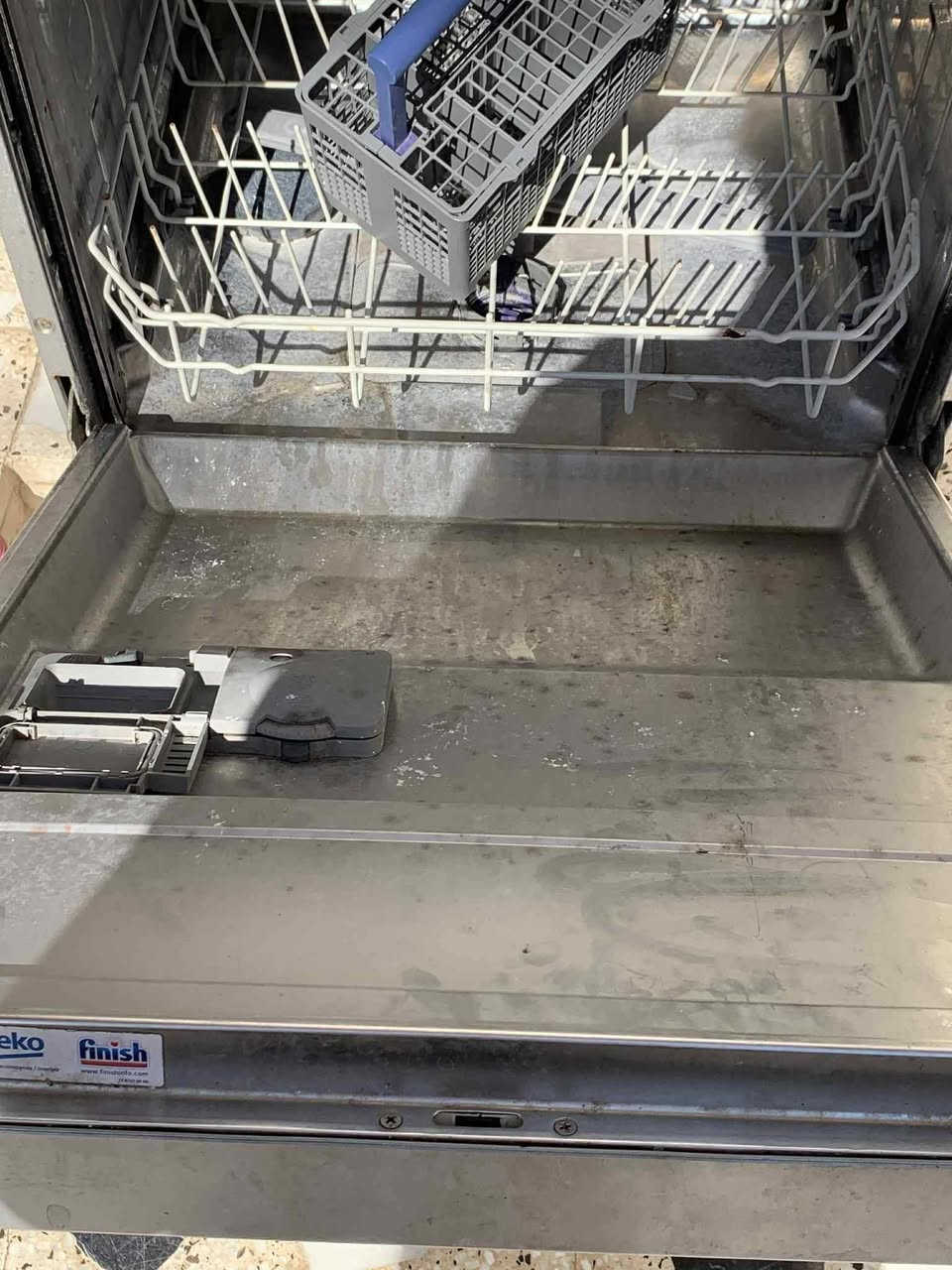 للبيع 
غسالة مواعين نوع بيكو شغالة بس هيتر الحار عاطل فقط نظيفة وواضحة بالتصوير بس جهة وحدة بالأسفل خياس شوية ومامأثر السعر 125


**إذا كنت صاحب هذا الإعلان وتريد حذفه لأي سبب، رجاءا أرسل رسالة إلى الدعم الفني**