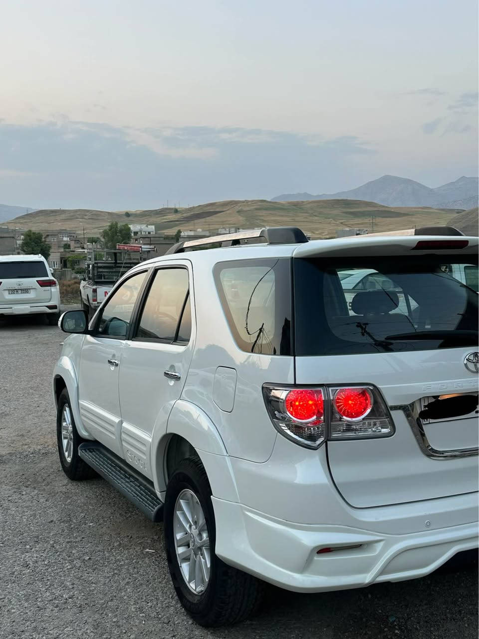 Toyota fortuner 2013 
مواسفات ناو قه يسى ده بل اكسل 
٢٠٠ كم روشتووه 
گير و مكينه ى نه كرايته وه به شه رت 
چاملغى پيشى بوياغه شانسى به شه رت 
تعويل و غرامات وكاله به شه رت 
سعرى ١٦٨$ كه ميك مجال 
*********** أربيل, العراق
