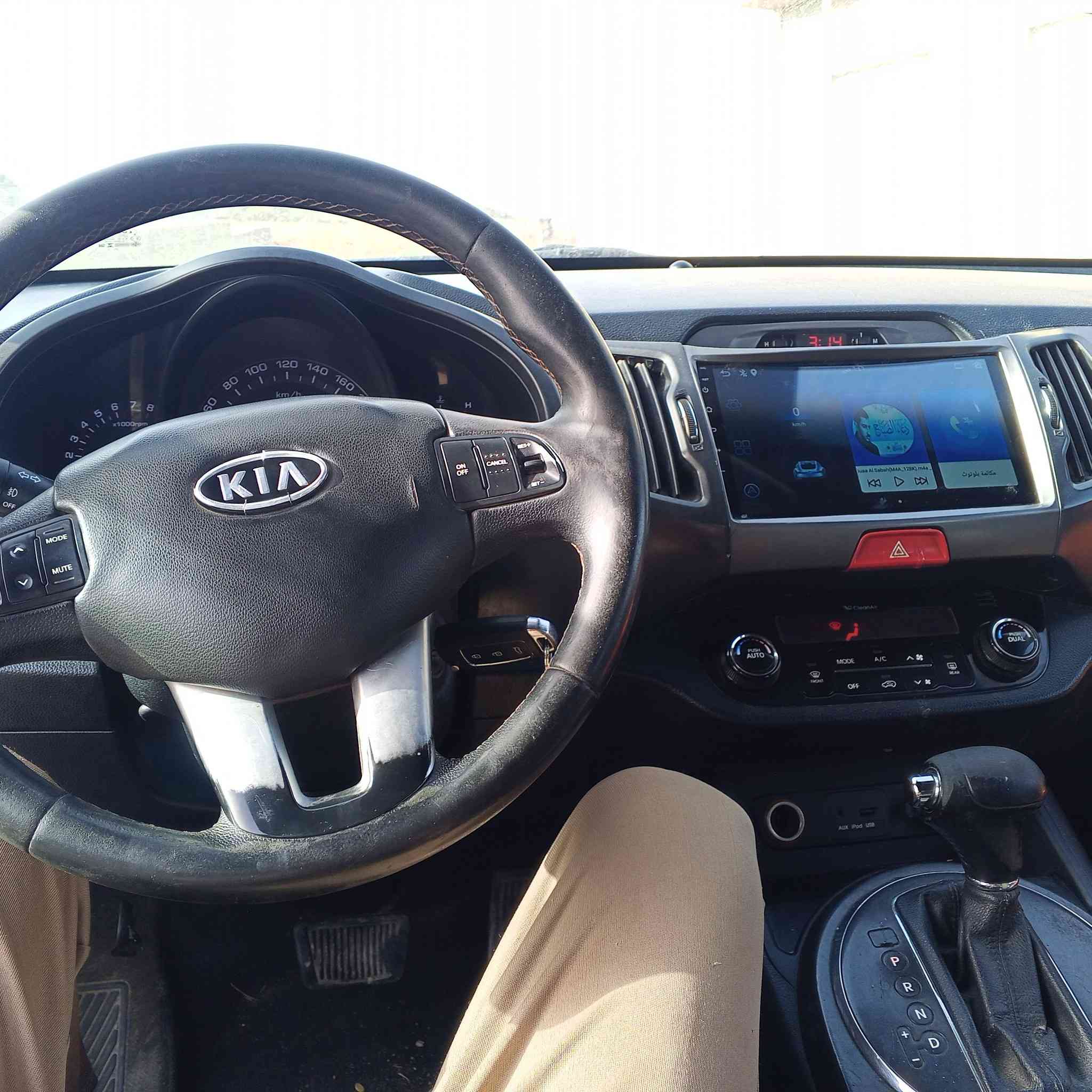 السلام عليكم سبورتج للبيع 2011 خليجي فول مواصفات بانوراما رقم سليمانيه جديد بسمي تحويل ثاني يوم مكينه 2000 دوش بيها رشات صبغ شواصي مكفوله سياره جديده ونضيفه وحلوه مكان كوت ***********.السعر 106 وبيها مجال بسيط
