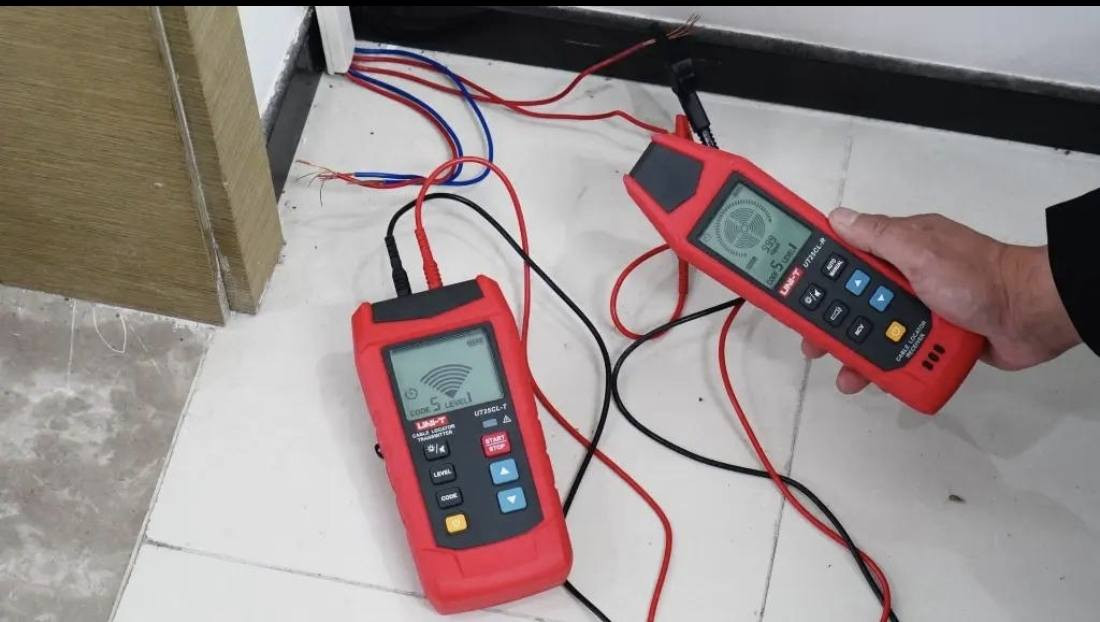 🔥 للبيع جهاز كشف وتتبع الكيبلات الاحترافي الأصلي
🔥 UNI-T UT25CL-T
إذا عندك قطع بكيبل، شورت، أو تريد تعرف مسار الأسلاك داخل الجدران أو تحت الأرض فهذا الجهاز شغله مرتب وقوي 👌⚡
✅ يكشف مسار الكيبلات داخل الجدران والأرض
✅ عمق تتبع داخل الأرض يوصل تقريباً لـ 2.5 متر
✅ يحدد مكان القطع والشورت بالأسلاك بسرعة
✅ بي شاشة LCD مع إضاءة تبين الفولتية والإشارات
✅ يقيس فولتية AC/DC من 8V إلى 480V
✅ بي خاصية كشف كهرباء بدون لمس NCV
✅ كشاف مدمج للعمل بالأماكن المظلمة
✅ تحكم بالحساسية حتى يطلع أدق نتيجة
✅ يدعم أكثر من جهاز إرسال بنفس الوقت
✅ مناسب للكهربائيين والصيانة والتمديدات
📦 الجهاز كامل ويا الملحقات والكارتونة
📌 الحالة: جديد مو مستخدم، فقط مجرب للتأكد من الشغل
💵 السعر: 100 دولار قفل

***********

