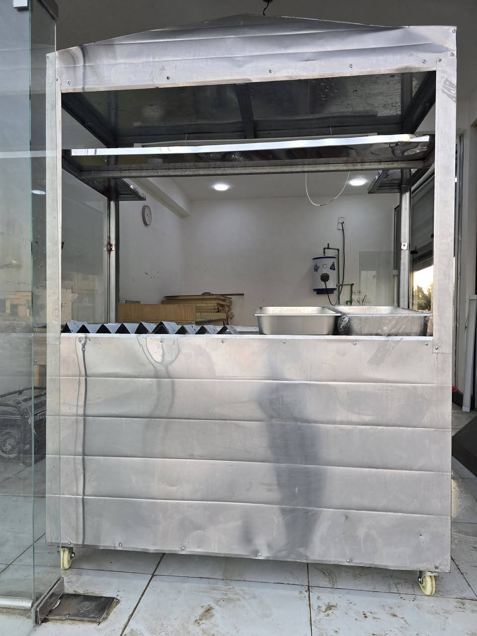 فا ترينة مع ساحبة للبيع الاتصال على *********** بغداد زعفرانية
