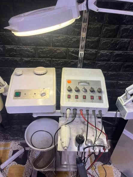 غراض حلاقة للبيع بسعر مناسب 

عارضه mdf صاج 55 الف 
قنفة صاج قماش وتر ضد مي ب45 الف 
كرسي حلاقة جك عاطل سعر 40 الف 

غرفه تنظيف كامله :
• جهاز هايدروا فشل 
• جهاز بخار حار بارد 
• سدية متحركة جك ظهر وقدم 
• مرايا صاج ابيض مع أناره داخليه 
• عربانه 6 طوابق مستلزمات تنظيف 
#مستلزمات تنظيف هديه وصور حلاقة 2 وياهم هديه 
#بسعر 375 الف 

***********  مكاني ديالى  ( قريب ع بوابه بغداد  ) 
ورة حسينيه مال راشدية
