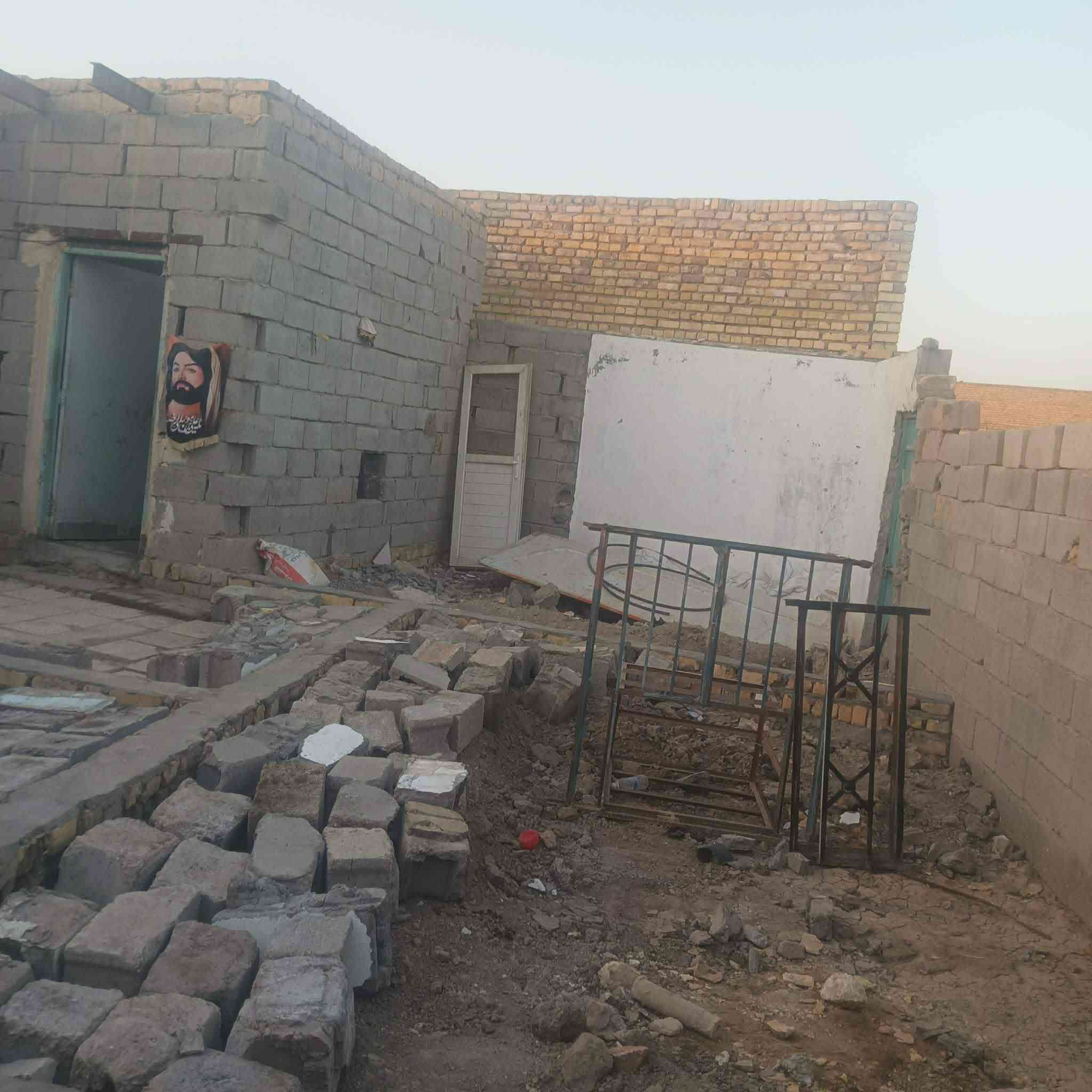 السلام عليكم  بيت للبيع. عد ال معالي  سند 25 مساحة 100متر ركن. بي غرفه ومطبخ ومحل.ملبوخ بيت  وطارمه. وصحيات  والسعر 9


**إذا كنت صاحب هذا الإعلان وتريد حذفه لأي سبب، رجاءا أرسل رسالة إلى الدعم الفني**