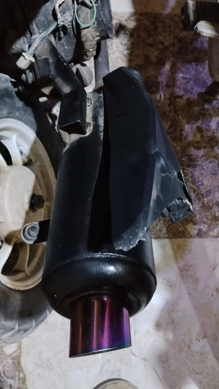 سلام عليكم شباب اريد مراوس  ويه هاذ الكزوز ويه كزوز عادي اصلي مو رياضي لعده يراسني عل هذا رقم *********** البصره الكزيزة
