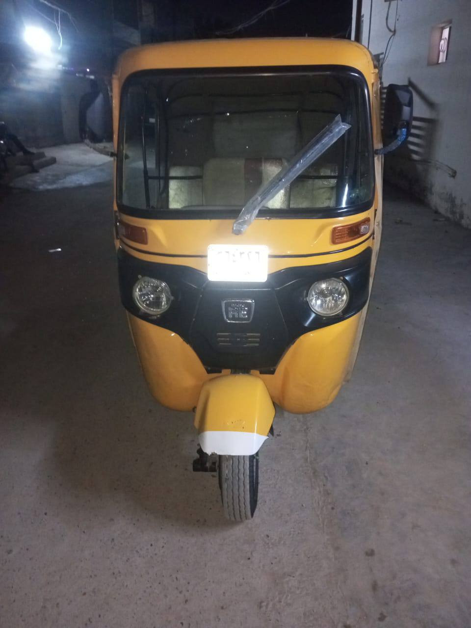 سلام عليكم تكتك البيع موديل 2022 شهر 2 تكتك كلش حلوه العلوان بغداد للبلديات رقم الهاتف ***********
