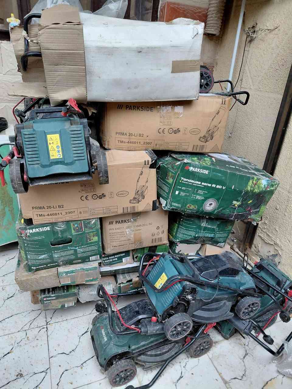 سلام عليكم عندي حاشوشات للبيع ألماني هن بيهن شغالات بس ابيع فحم للاستفسار ***********
