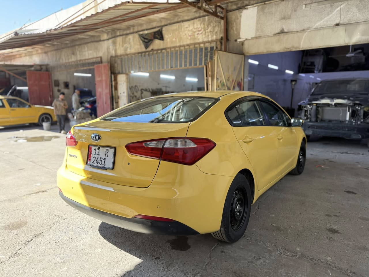 السلام عليكم كيا سيراتو 2014 مصفره من كل شي ماعليها ولا ربع بأسمي تحويل ثاني يوم حادثها بنيد وجاملغ مكينه ١.٨ حجمها صدر جديد مابي اي نقص تخم تاير جديد سعرها 98$ وبيها مجال حك الجيه عنوانها بغداد البياع 
***********
