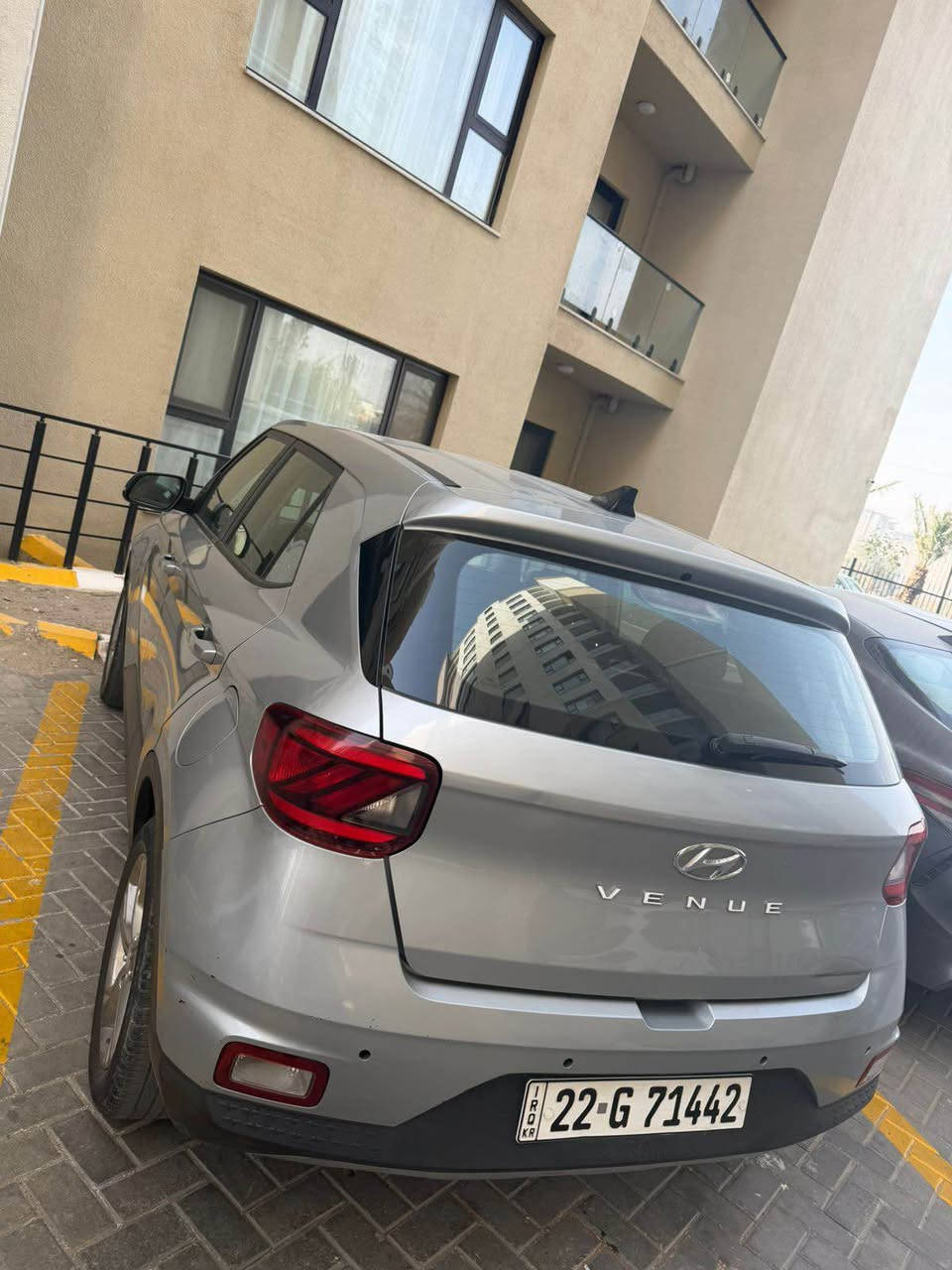 هيونداي ڤينو ٢٠٢١ السيارة ماشية ٤٠ الف 
نظيفة جداً 
مكينة ١٥٠٠ دبل نوزل 
كير اوتماتك حادثهه جاملغ امامي ايمن و بيهه صبغ بابين بنفس الجهة 
رقم اربيل باسمي سنوية 
شرط تحويل او وكالة 
السيارة رايدهه ب١١٥ و اني ماخذهه ب١٥٢ بس مستعجل علبيع 
***********
بغداد الكرخ
مراوس بجيتور هم يرهم بغداد, العراق
