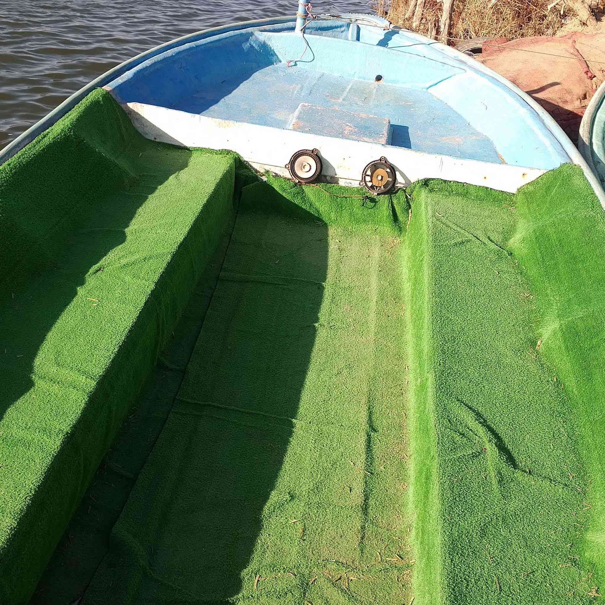 سلام عليكم زورق طول 7 ونص مع باور استيرن مع محرك 150 ايفرود انجكتر للبيع التواصل مع صاحب زورق ع هذا رقم ***********
