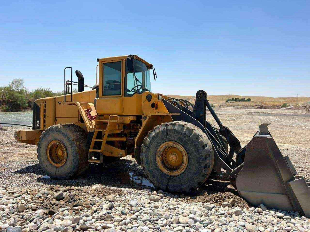 شؤفار ڤالڤؤ بؤ فرؤشتن للبيع حجم 150 موديل 2005
دخول جديد رقم تليفون ***********
