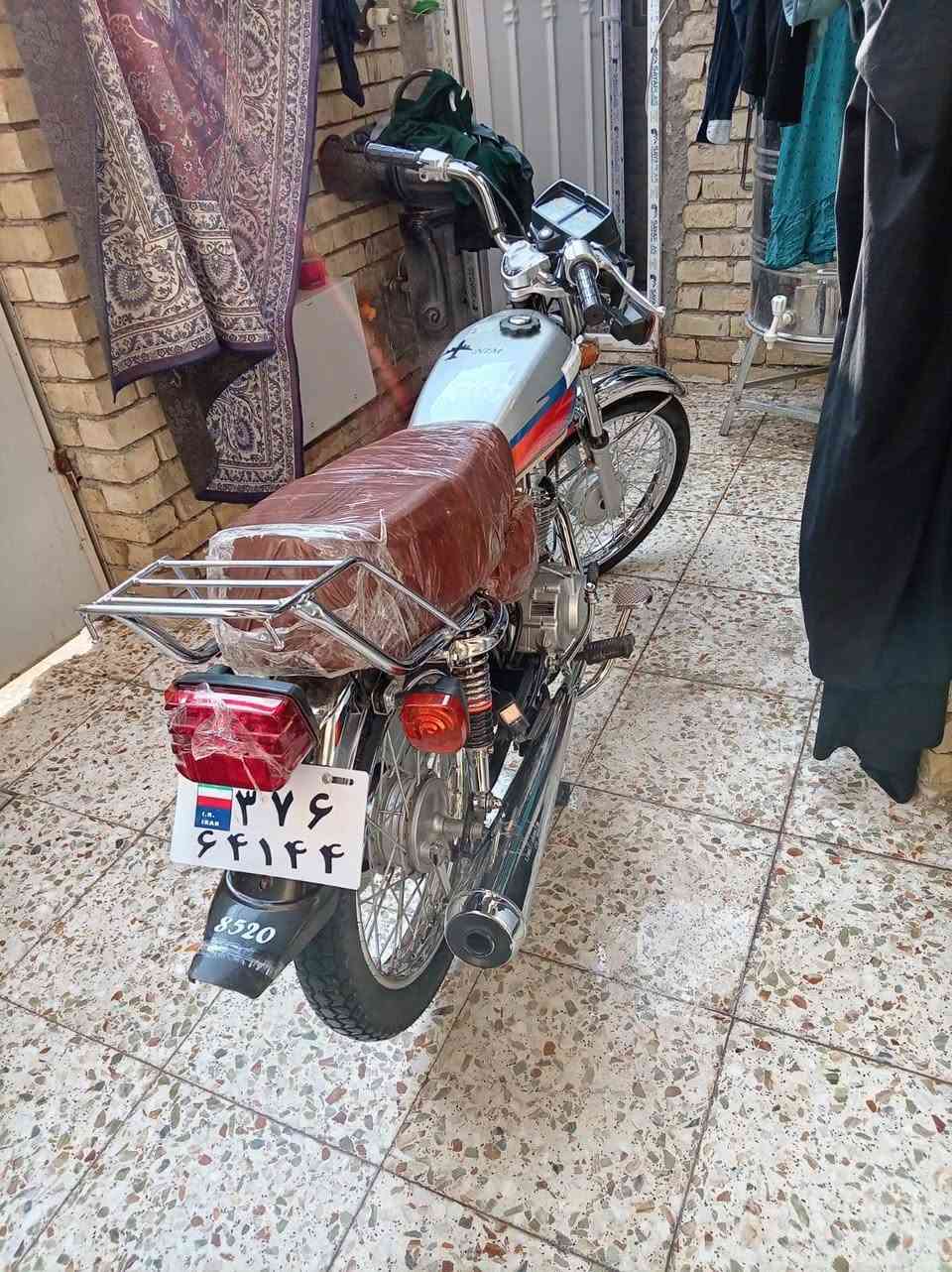 السلام عليكم
دراجه إيراني 4 كير نامه 
موديل 2026
جديده الدراجه ماطالع بيه هواي
مكفوله كهربائيات ومكينه 
السعر :750بيه مجال قليل .
مكاني بغداد حي اور سبع قصور 
رقم الهاتف :***********
مابيه واتساب
