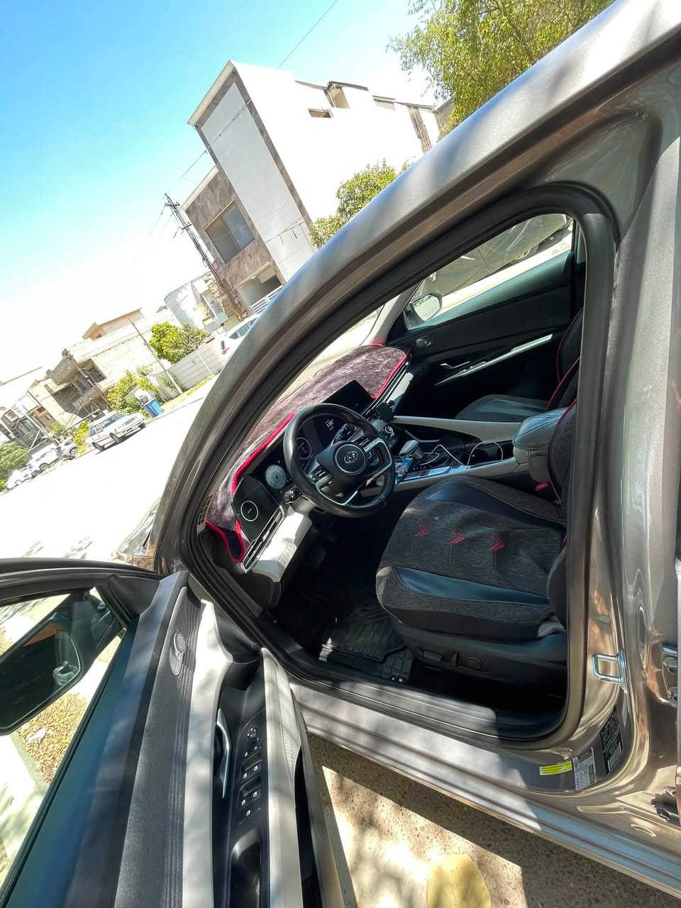 السلام عليكم
النترا هايبرد ٢٠٢٣ سيارة فول مواصفات بيها ملاحضات بيها رصعات خفيفه بالقمارة أثناء الشحن وملاحظة باب خلفي جهه يمين موجود صور حادث امريكا مواصفات فتحه سقف شاشة دجتال رادار امامي خلفي كامره خلفيه السعر ١٤٥ وبيها مجال بسيط 
رقم صاحب السيارة رصيد/واتساب ***********

