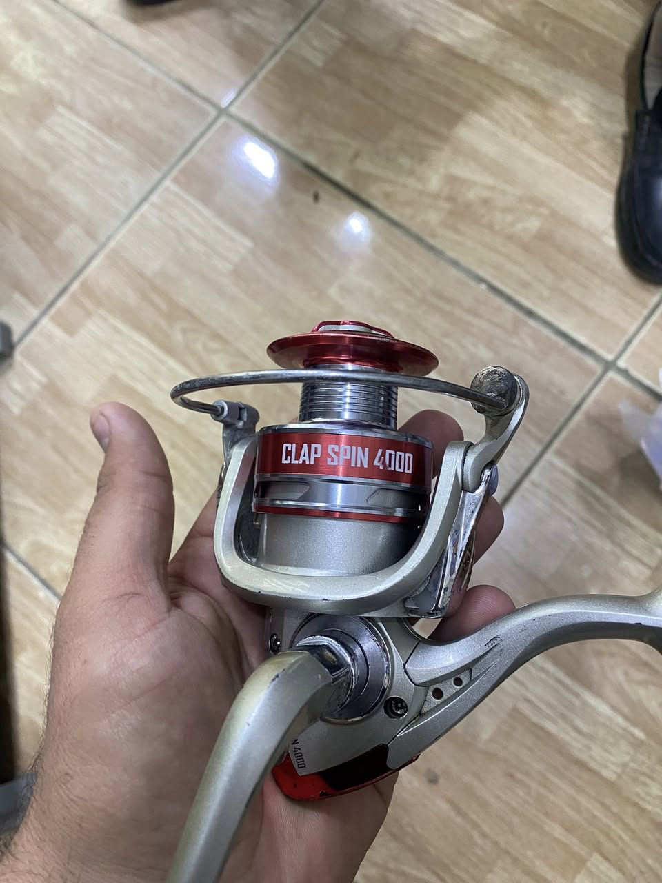 سلام عليكم 
مكينه باله ماركة SPIN حجم 4000
كلاص حديد 
نظافة % 85
سعرها ٢٥ الف مع توصيل 
***********
خيط حجم 40 ياخد 180 متر
حجم 50 ياخد 160 متر
