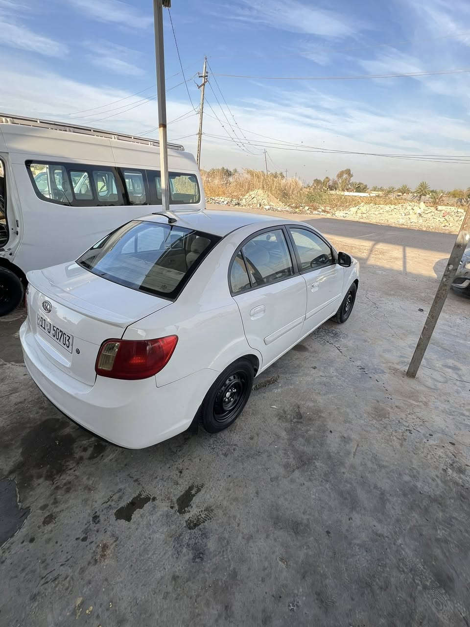 سلام عليكم للبيع كيا ريو موديل 2012 خليجي بيها صبغ قطعتين بدون دواخل ابد سياره جاهزه من كلشي مكينه ١٦٠٠ مكينه وكير فول الفول صدر جديد كفاله تخم تاير جديد رقم جديد هزه جديده سنويه جديده تبريد ثلج كهربائيات مكفوله جاهزه للاخير داخل لونين جلد دواخلها جديده سياره اي نقص مابيها مكاني بغداد اليوسفيه السعر 92  رقمي ***********
