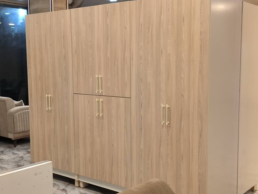 كنتور أو معرض فراش ٦ ابواب 
شغل درجه اولى 
العرض ٢٧٠سم 
الارتفاع ٢٢سم
العمق ٧٠سم 
السعر ٥٢٥ الف 
خانقين توله فروش معرض زاهد 
الشارع الرئيسي مقابل مسبح مرواري 
متوفر خدمه توصيل بغداد والمحافظات الاخرى 
*********** خناقين, ديالى
