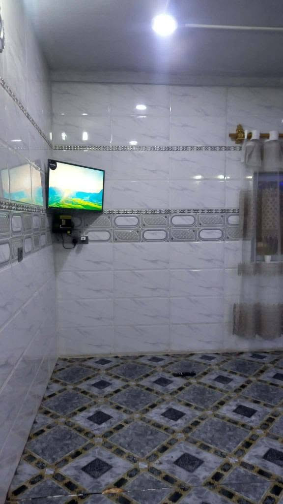 *🏠 للبيع والمراوس | دار + قطعة 600م 🏠*

*📍 الموقع:* بابل - ناحية أبو غرق - قرب مقام الخضر (ع)  
منطقة سكنية عامرة وقريبة على التبليط

*📋 تفاصيل العقار:*  
- *المساحة:* 600 متر - دار + حديقة مرتبة مثل ما واضح بالصورة  
- *الملكية:* طابو زراعي سند 25  
- *ملاحظة:* بدون تحويل - الكاع مال يهود سابقاً يعني ما تتحول لطابو صرف  
- *الخدمات:* ماء + كهرباء متوفرة  
- *المواصفات:* حوش كبير مفروش كاشي، حديقة خضرة، كعدة خارجية

*💰 السعر:* 45 مليون دينار فقط  
_السعر للبناء والحديقة - فرصة_  
*✅ نقبل المراوس*

*📞 للاستفسار:*  ***********
راجع مكتبنا في ناحية أبو غرق حلة, بابل
