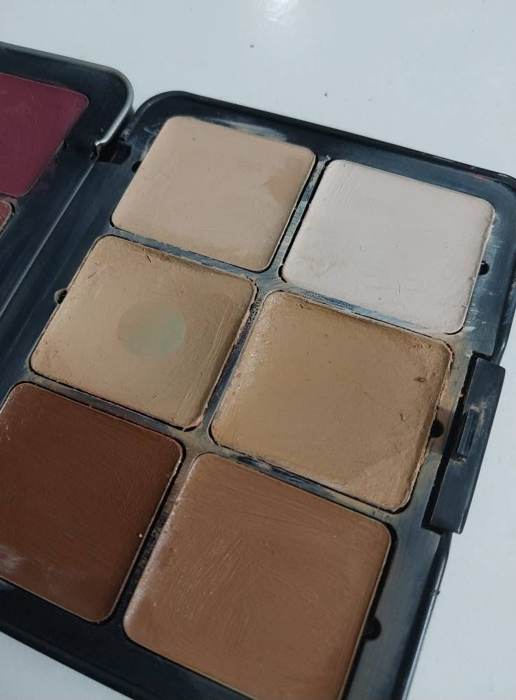 باليت من ميك اب فور افر اصلي
مكياج بالة خليجي
توصيل ٤


**إذا كنت صاحب هذا الإعلان وتريد حذفه لأي سبب، رجاءا أرسل رسالة إلى الدعم الفني**