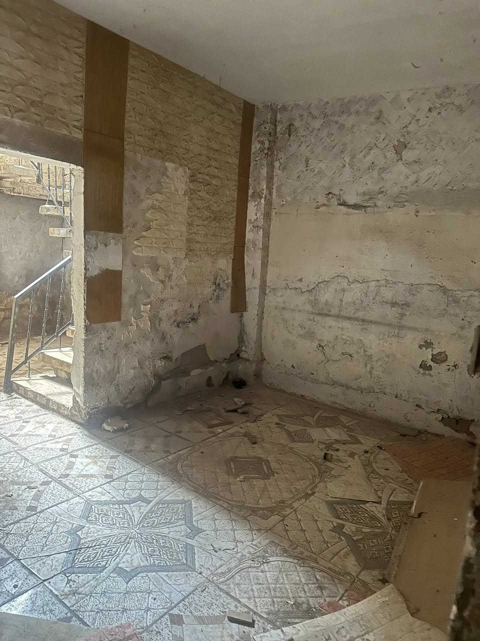 مشتمل 100 متر طابق ونص منطقة ال13 السكلات
يرادلة ترميم ابيع هل موجود السعر 38 

للأستفسار ***********
