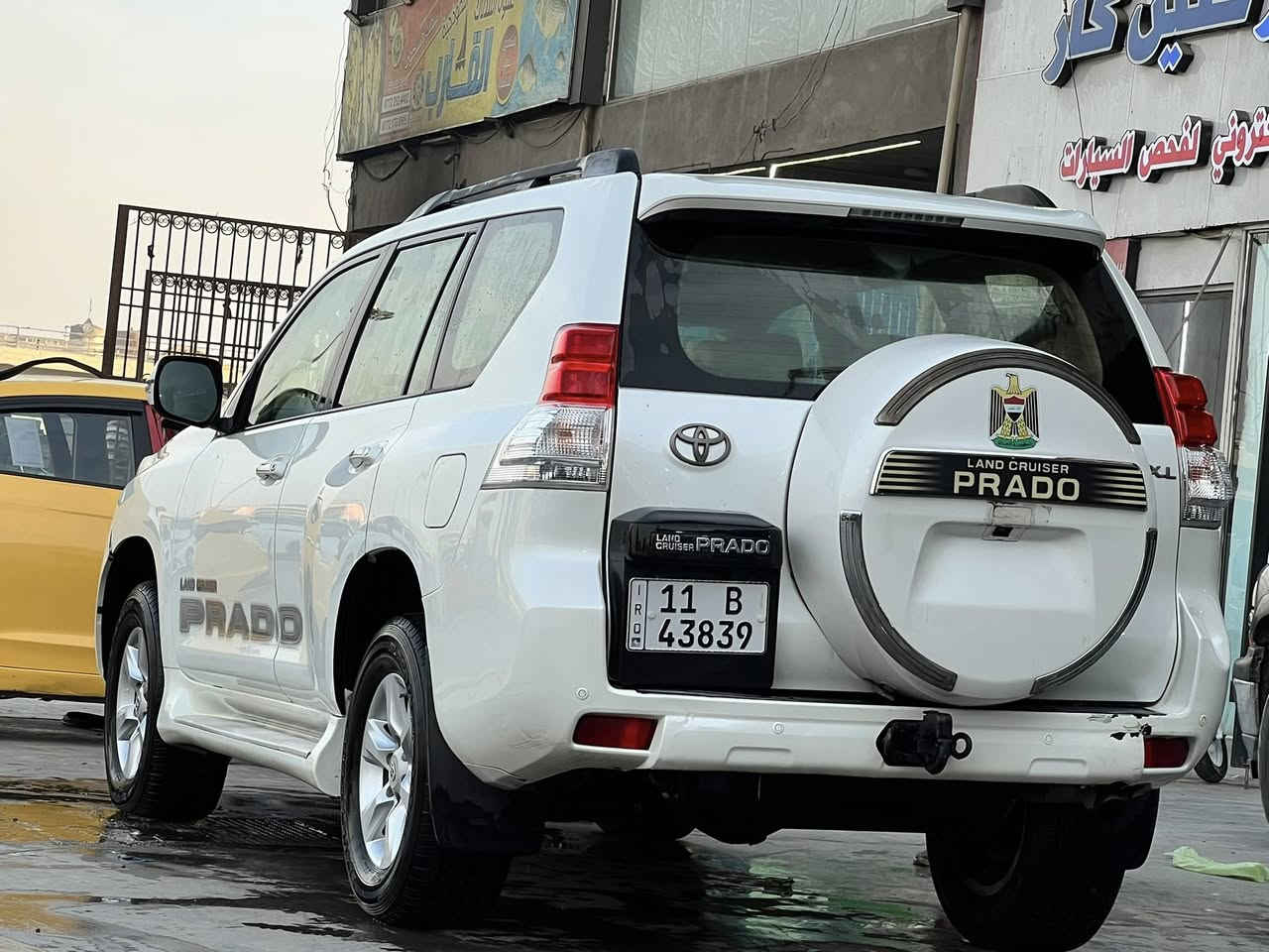 السلام عليكم
للبيع حصراً برادو 2013 خليجي  V6 فئة TXL دبل تانكي رقم بغداد الجديد بأسمي تحويل مباشر 
ماشية 149 الف

‏TXL برادو -

المواصفات:
- محركV6
-شاشة اندرويد
- تحكم ستيرن جهتين
-لون أبيض صدفي مكفول من الصبغ.
- فتح سقف
-تبريد 3قطع
- 7 راكب
- تخم تاير جديد
-رقم بغداد مميز
-كير ومكينه واكسل مكفوله من فتح
-ثلاجة
-سبير مانازل 
-كامره خلفية
- تبريد ثلج
-اشاير بلمري
-منظومة لايت زينون
-مرايات شفط
-مانع نزلاق
-نظام منحدرات
-صدر جديد
اضافة الى صيانة لجميع سوائل السيارة من وكالة B7 للزيوت.

*بيها شوية بارد بالباب بسيط ورصعتين واحدة في القمارة والثانية في الباب الخلفي + مكفولة من الصبغ عدى نصف الدعامية الخلفية فقط.

السعر 310 وبيها مجال مكان السياره بغداد- البلديات ***********
