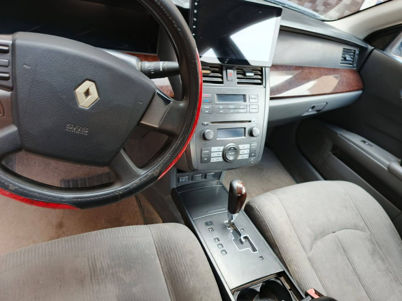 السلام عليكم رينو سفران 2009 سيارة جاهزه مكينه كير جديد حداديه كهربائي كلها شغاله تبريد + تتفيه سياره كفاله عامه معده  بنيد بي صبغ كفاله  من ضربه تحويل ثاني يوم  سعر 75 رقم ***********
