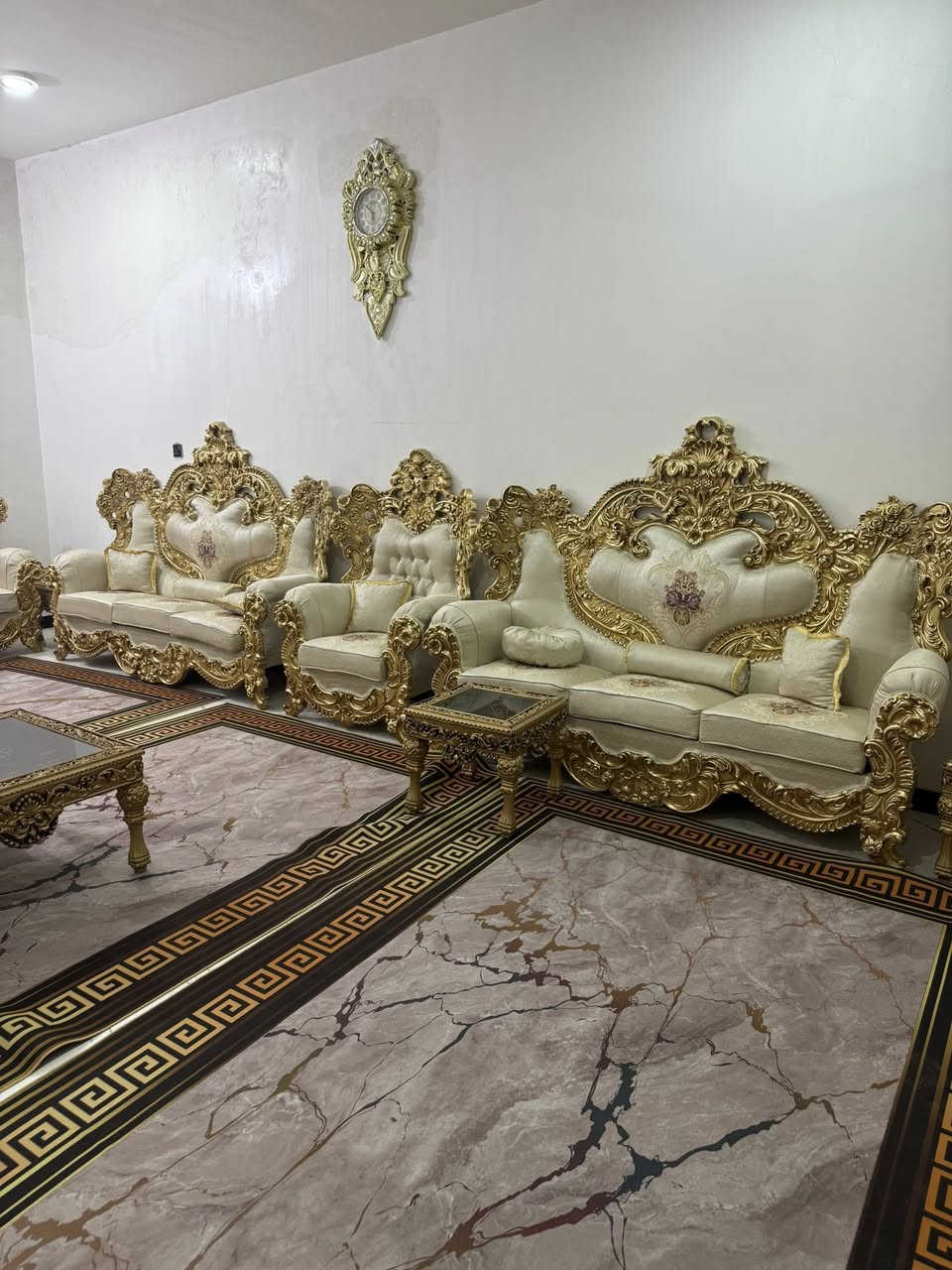 تخم قنفات ملكي 
مع طبلات سيت كامل وكوشات
السعر ( مليونين و150 الف )
جديد صارله شهرين 
مكاني الناصرية
السعر (مليونين و150 الف )
للتواصل ***********
