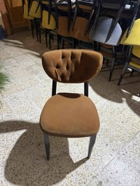 ١٧٠ كرسي • للبيع