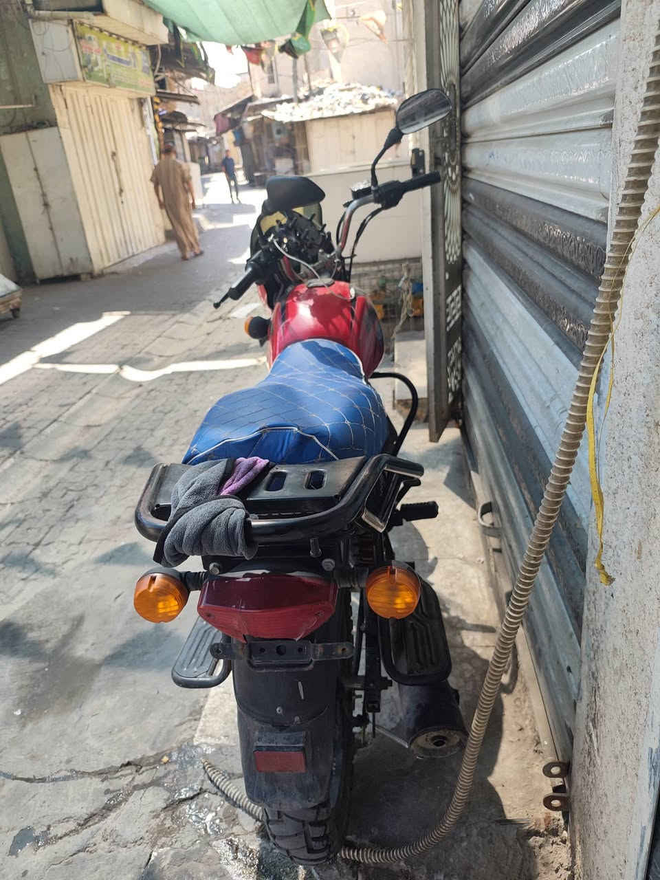 بوكسر للبيع شباب دراجه مجفته العطل اللي بيها الزنجيل بس تبدله الدراجه شغاله ما بيها خل العنوان بغداد شارع الكفار سعر 800بيه مجال ✅ *********** او مراوس بدراجه سيفان تكون ما بيها اي خلل حسب النظافه
