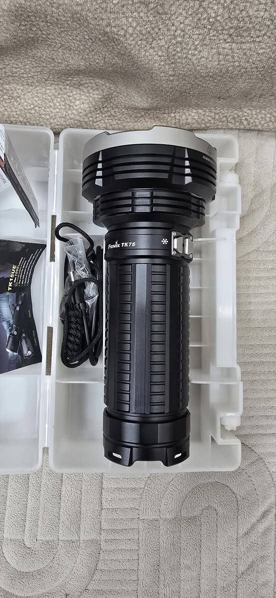 لايت ماركة FENIX موديل TK 75 من ارقى الموديلات من شركة فينيكس يجي بقوة 5100 جديد ما مستخدم سعره بالوكالة 425 ابيع بنص سعره وبي مجال بسيط


**إذا كنت صاحب هذا الإعلان وتريد حذفه لأي سبب، رجاءا أرسل رسالة إلى الدعم الفني**