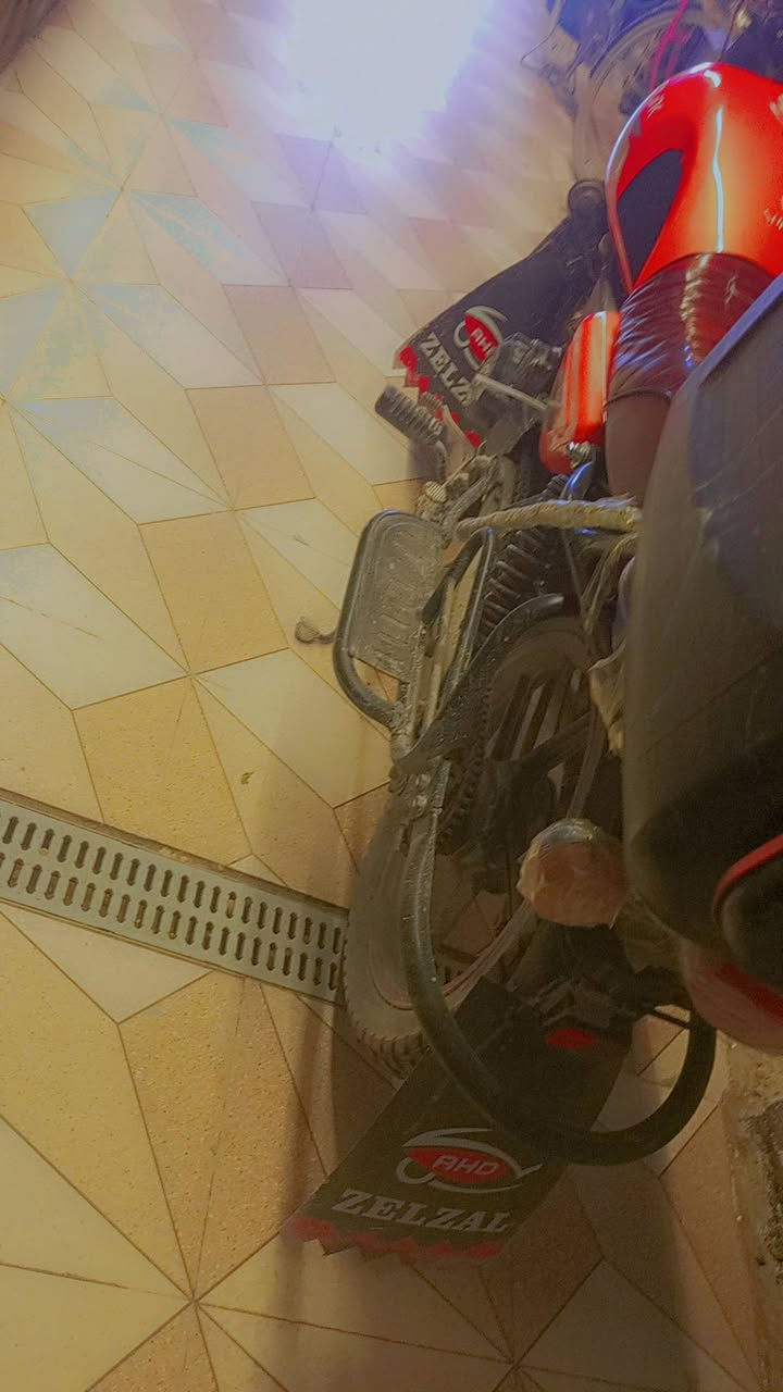 سلام عليكم دراجه دايوند مجفته
دراجه خير من الله اي ينقص ما بيها 
سعر 900
بغداد الشعله 
***********
