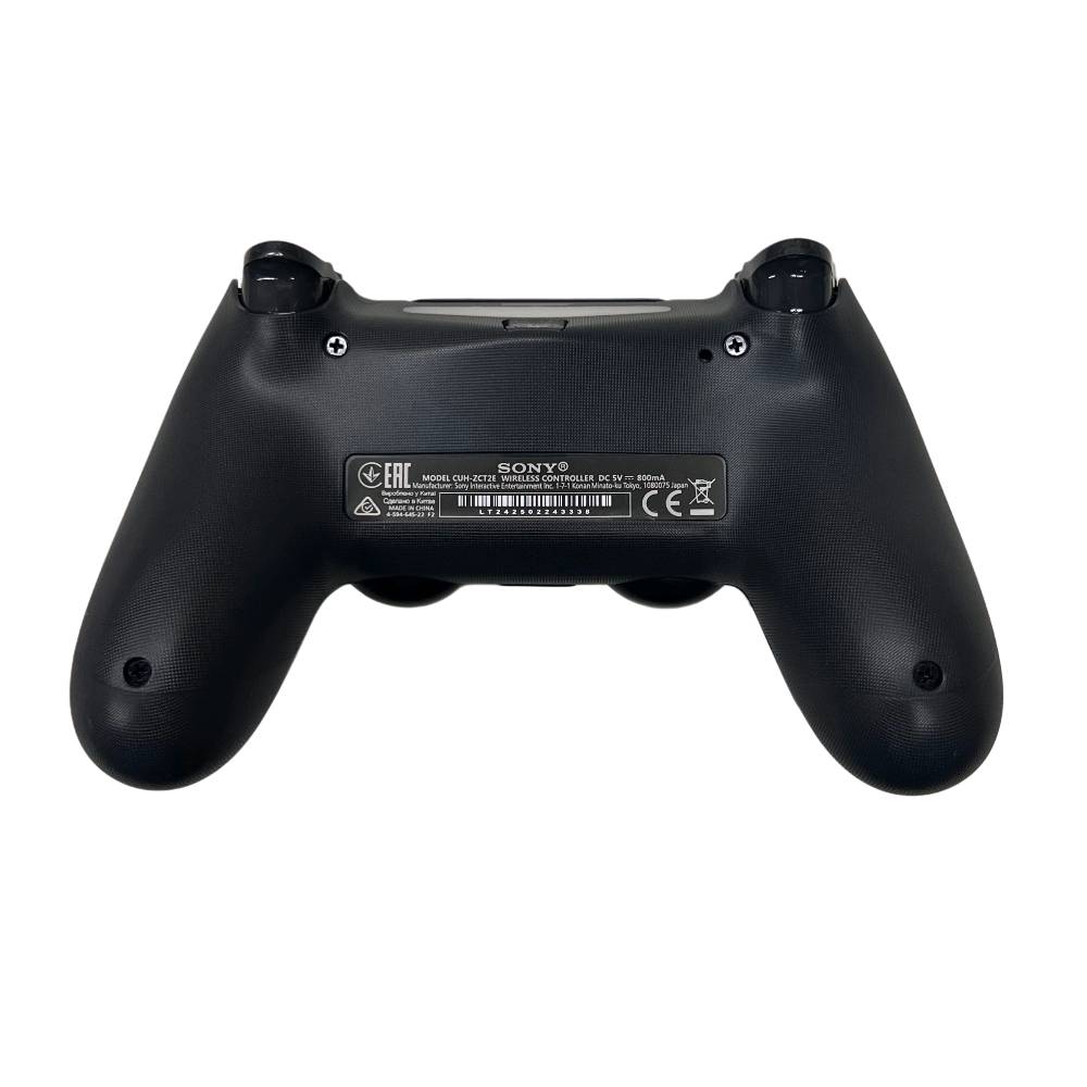 يد تحكم لاسلكية DualShock 4 لأجهزة PlayStation 4

• وحدة التحكم اللاسلكية الأصلية من Sony المصممة لتقديم تجربة لعب متكاملة واستجابة عالية على أجهزة PS4.

• لوحة لمس (Touch Pad) تدعم اللمس المتعدد وتفتح آفاقاً جديدة لطرق اللعب والتفاعل.

• مكبر صوت مدمج ومنفذ سماعة ستيريو لإضافة خيارات صوتية غامرة أثناء اللعب.

• أزرار شعار SHARE تتيح لك مشاركة أجمل لحظات اللعب وبثها بضغطة زر واحدة.

• تصميم مريح ومطور لعصي التحكم التناظرية وأزرار الكتف لتحكم أكثر دقة.

• شريط إضاءة (Light Bar) مدمج يتفاعل مع الكاميرا والألعاب لتتبع دقيق لموقع اللاعب.

المواصفات:
• طاقة الإدخال: 5 فولت ⎓ 800 مللي أمبير.
• نوع البطارية: بطارية ليثيوم أيون قابلة لإعادة الشحن مدمجة.
• الجهد الكهربائي: 3.65 فولت ⎓.
• سعة البطارية: 1 أمبير (1000 مللي أمبير).
• الوزن: 210 غرام تقريباً.
• درجة حرارة التشغيل: 5 درجة مئوية - 35 درجة مئوية.
• الأجهزة المتوافقة: PlayStation 4 و PlayStation TV.

محتويات العلبة:
• يد تحكم DUALSHOCK 4 لاسلكية.
•كيبل شحن. 


يوجد توصيل لجميع المحافظات