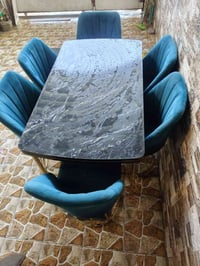 ميز طعام البيع نضيف سعره 250 بي مجال الاتصال ع رقم 07807200175