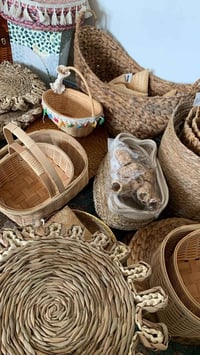 سارة سروش • بنات • بضاعة