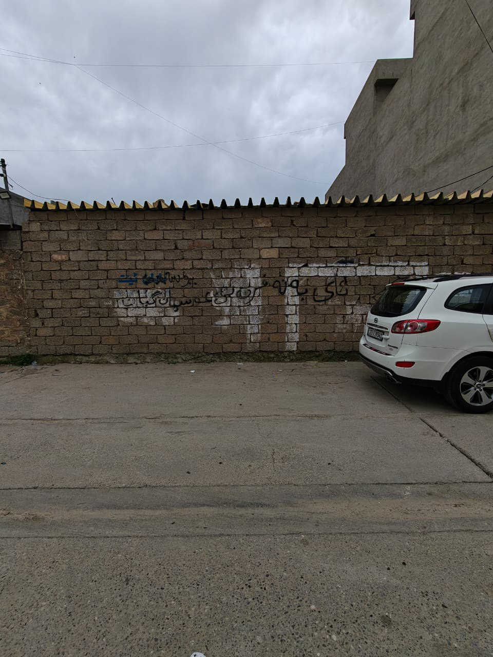 كراج للبيع تجاري 
مساحة ٤٠٠ متر طابو صرف 
الموقع شورجة 
سعر مناسب 
استفسار 
***********
***********
