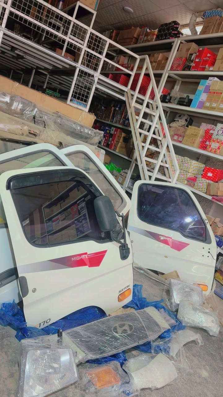 🇮🇶🇮🇶 مجمع نبيل الشمري 🇮🇶🇮🇶
كإنتر — ازوزا — هونداي 2 طن — داينا 
حله // الحي الصناعي // الفرع الثاني حله شارع 80 // الفرع الثالث حله المسيب // 🚕توجد خدمة توصيل لكافة المحافظات 
هـ // *********** — ***********
