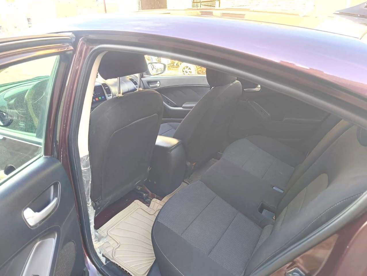 فورتي للبيع ٢٠١٧
ماشيه ٩٠٠٠ ميل 

السعر ١١٨ وبيها مجال قليل
***********
