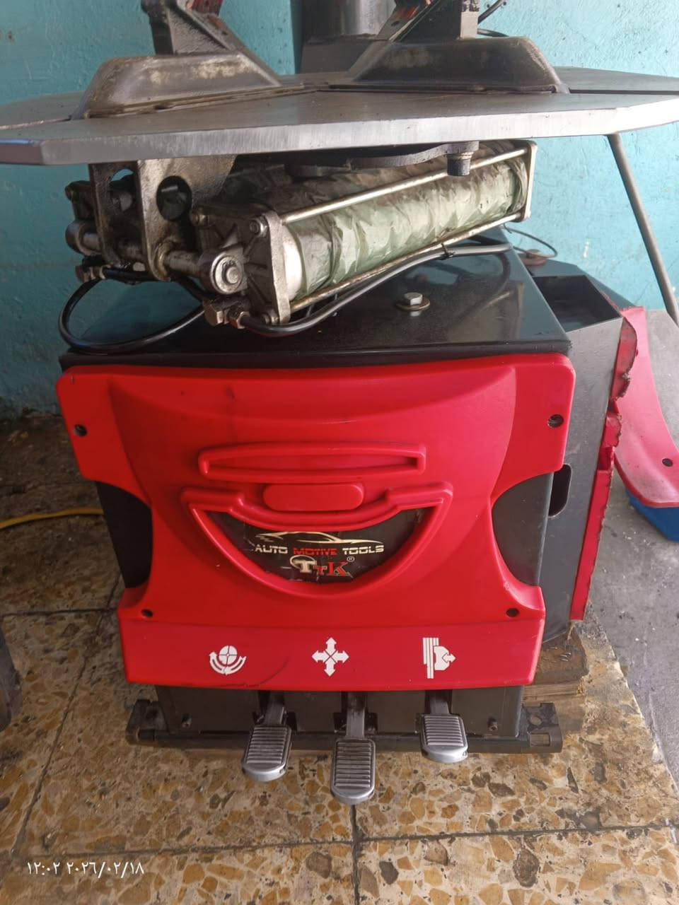 سلام عليكم متوفر غراض بنجرجيه كامله للبيع نظافه 90 ‎%‎ تاروسه هواء و قالعه حجم 24 وبانيو و دريل هواء و مولد 25 امبير البيع شلع السعر مليون وربع وبيها مجال مكاني بغداد القصر الابيض ملاحظه مكلف بالنشر صاحب المواد هذا رقمه 
***********
