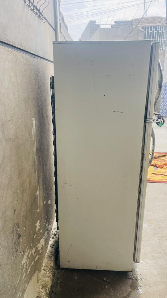 يالله من رخصه الادمن  اخوان ثلاجه نضيفه تجميد فول موطور وقازها مفول والكشر كدامكم الصور السعر 130 وبيها مجال للاستفسار خاص او الاتصال على رقم ***********
