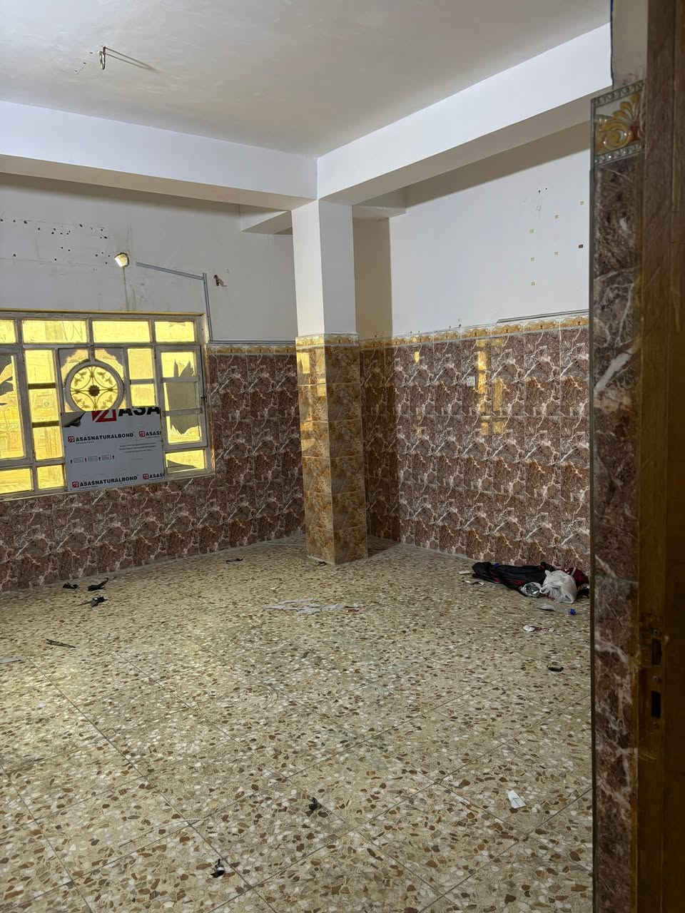 شـركه أنـوار الجـزائـري للأستثمار العقاري 
شقة طابق اول للأيجار 
العنوان :  الجبيله شارع السايلو 📍
المساحه :   110 
 تحتوي على  :  غرفتين منام 2 + صاله + مطبخ + صحيات + ضمن بنايه سكنيه 
سعر الأيجار / 450 الف    
تصلح للسكن العوائل فقط  
للتواصل : 
***********
***********
***********
