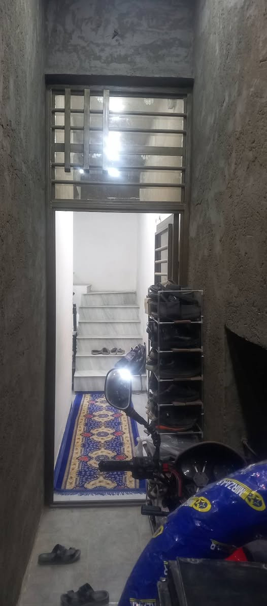 دار للبيع مساحه ١٠٠ متر٥×٢٠ طابو ملك صرف  زعفرانيه الوليد دور الامن الوطني خلف اعداديه المروج السعر المطلوب١٤٥طابق واحد ***********
