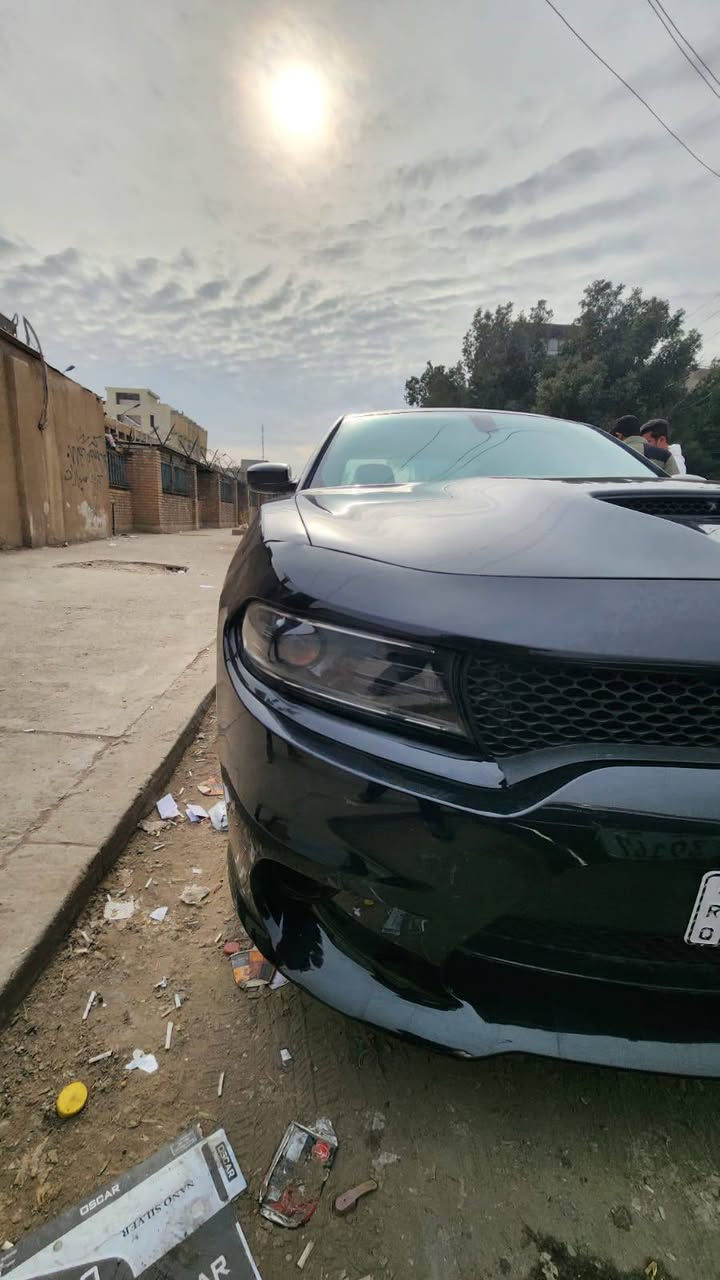 السلام عليكم دوج جارجر موديل 2023 اصل فئة SXT مكنية 3600 تو ويل  لون اسود ماشية 18 الف مواصفات فتحة سقف تشغيل عن بعد كشنات حظن شاشة كار بلي تثبيت سرعة سياره جاهزه من كل نواحي حادثها حرك قاعده فيوزات رقم بغداد باسمي ترقيم جديد سعر 225 وبيها مجال مكاني بغداد الدورة رقم ***********
