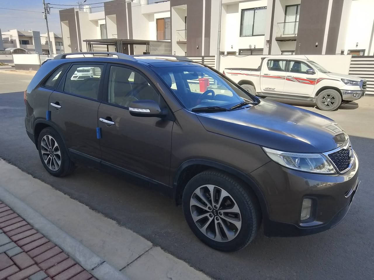 السلام عليكم سياره سورنتو موديل 2013 خليجي سياره فول مواصفات واحد على واحد محرك سته سلندر سبعه راكب ثلاث قطع تبريد حداديه كير سياره كفاله من كل شيء سعر السياره 157 بها مجال بسيط العنوان كربلاء رقم الهاتف ***********
