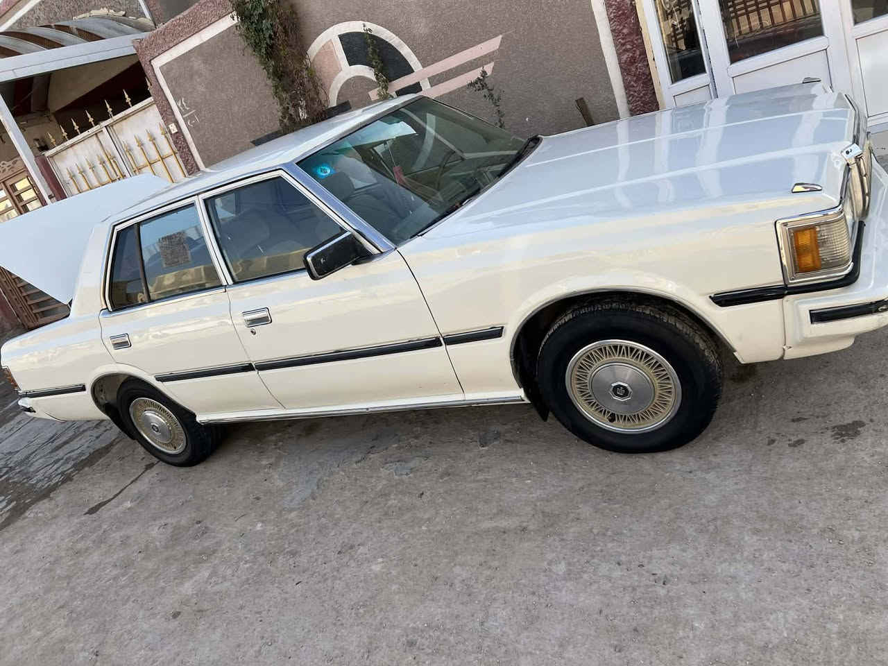 سلام عليكم شباب سوبر للبيع موديل 82مصبوغه حزام مكينه وكير 3000 رقم بغداد الماني سنويه صاقطه بل 2025 نضافه فول واحد عله واحد دواخله فول مكان السياره بابل الكفل السعر 47 وبيه مجال‏‪***********‬‏
